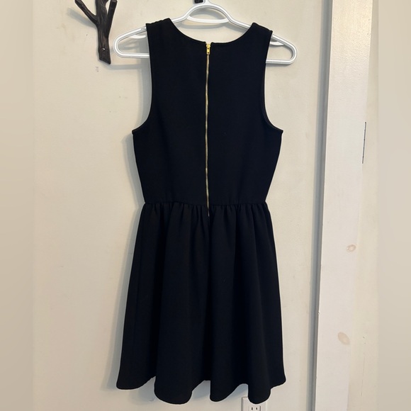 Little black dress in size medium - Picture 2 of 4